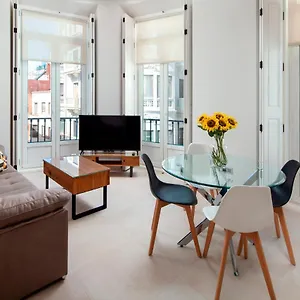https://inmlaga-santos-suites-2.1costadelsol.com