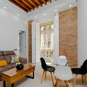 https://inmlaga-santos-suites-1.1costadelsol.com
